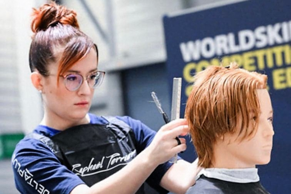 Laurine Liney, sacrée meilleure coiffeuse du monde aux WorldSkills 2022 en Finlande